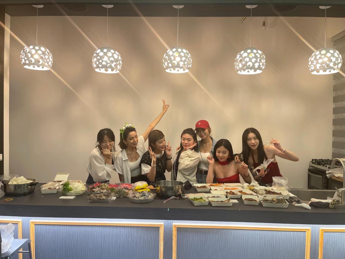 方興top會館 全新包棟電梯民宿 Sanxing Bagian luar foto